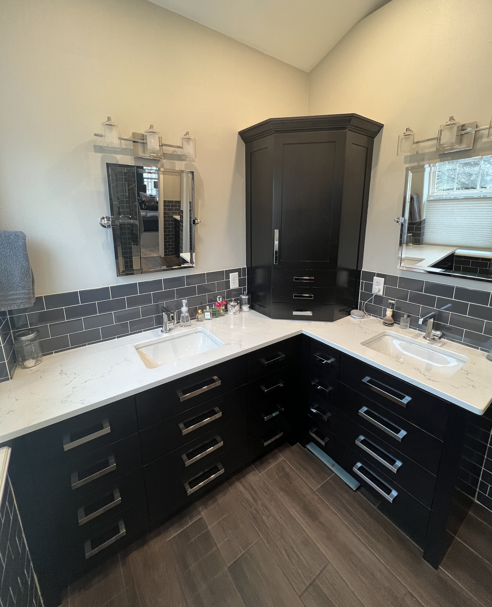 residential sinks & cabinets photo